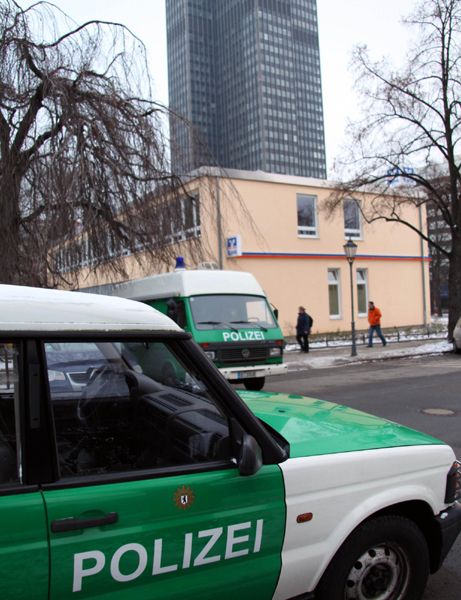 Robbers dig 30-metre tunnel to rob bank in Germany