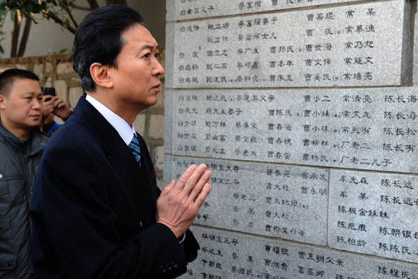 Japanese ex-PM mourns for the Nanjing Massacre victims