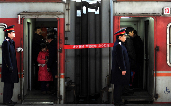 Spring Festival travel rush starts around China