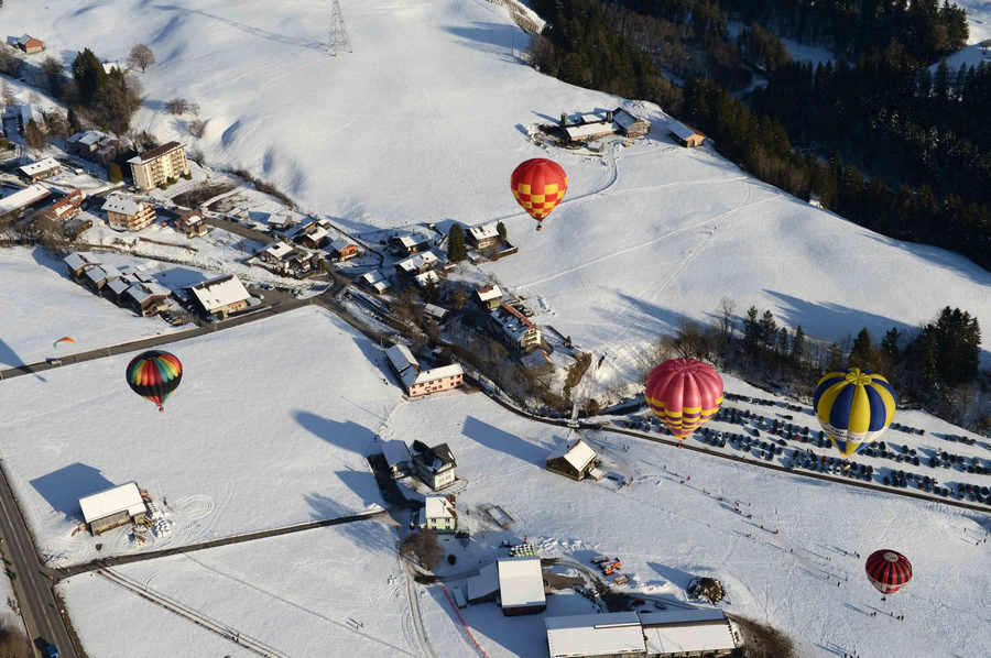 Int'l Balloon Festival kicks off in Switzerland