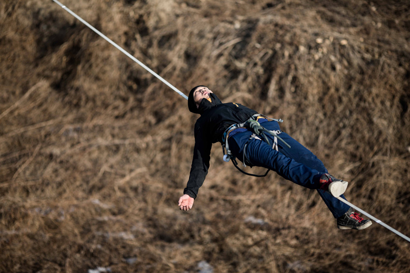 Dizzy trend of tightrope walking