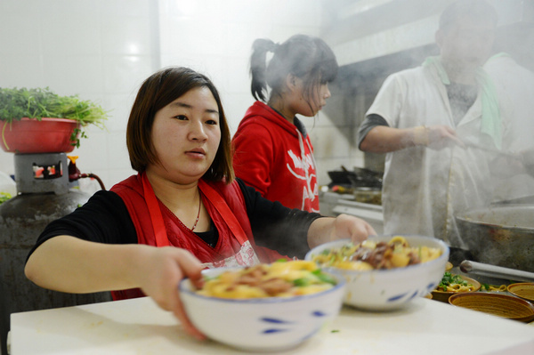 Diners respond to noodle shop plea in C China