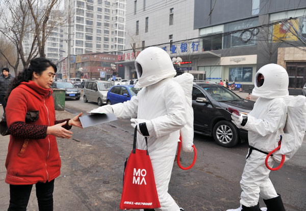 'Astronauts' hand out free masks in N China