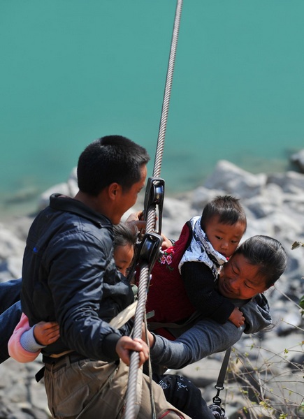 Zip-lines: transportation along Nujiang River