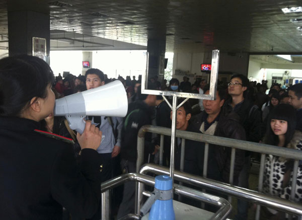 4.8 quake hits S China, delaying trains