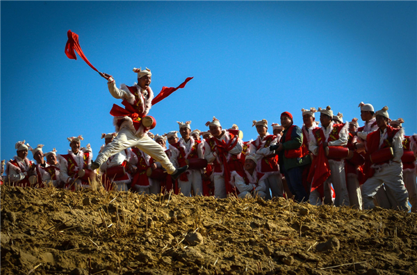 Waist drum dance greets Chinese Lantern Festival 2013