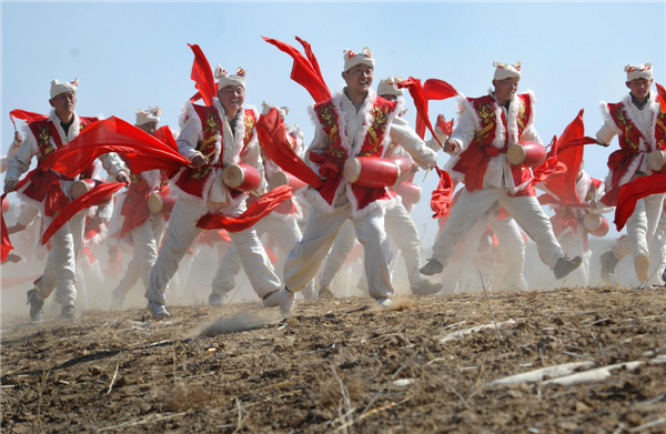 Waist drum dance greets Chinese Lantern Festival