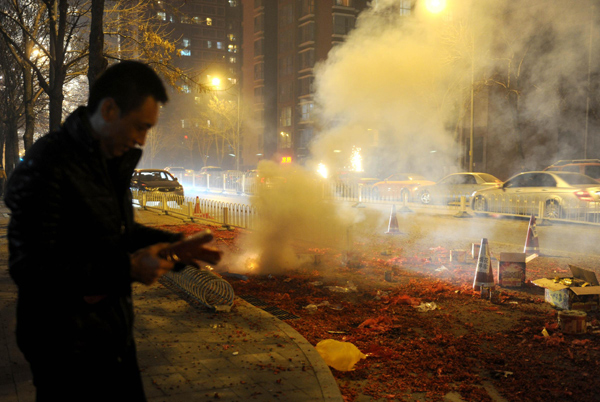 Lantern fireworks bring festival smog