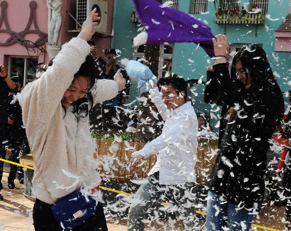 Pillow fight held to mark Int'l Women's Day