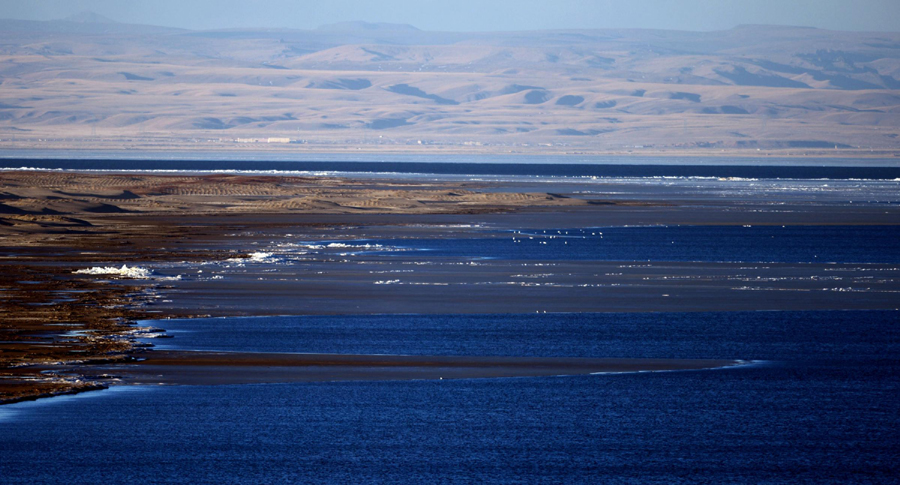 Ecological protection efforts of the past five years have helped expand the area of Qinghai Lake from 4,317.69 square meters in 2008 to 4,354.28 square meters in 2012, equaling six times the area of the famous West Lake in East China’s Hangzhou city. Qinghai Lake continues expanding