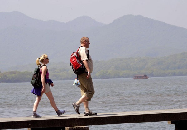 Heat wave hits China cities