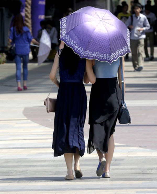 Heat wave hits China cities