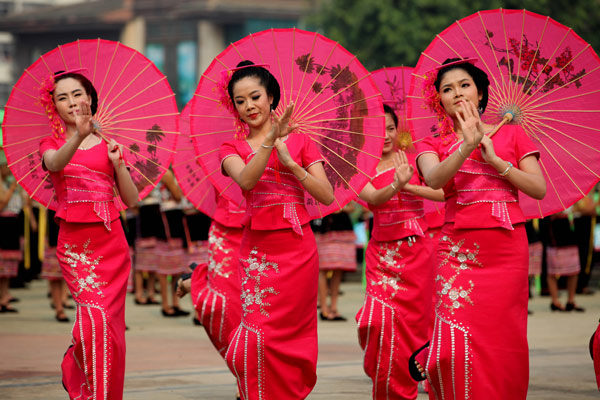 Water Splashing Festival marked in SW China