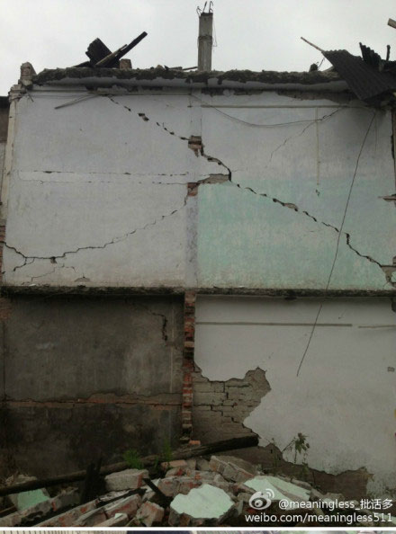 Quake rubbles are pictured by Sina weibo blogger meaningless_pihuaduo after a 7.0-magnitude earthquake shocks Lushan county of Ya'an city, Southwest China's Sichuan province, April 20, 2013. In Photos: 7.0-magnitude quake hits Sichuan
