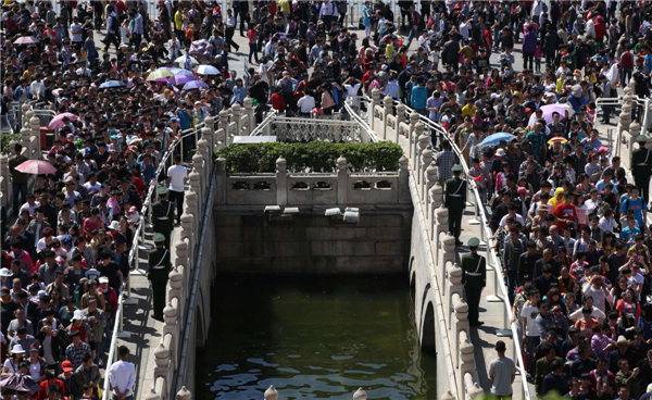 Tourism boosted in Beijing during May Day holiday