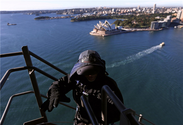 Mahjong players promote tour of Sydney Harbour Bridge