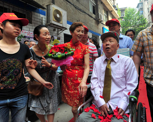 Couple say 'I do' after 35-year wait