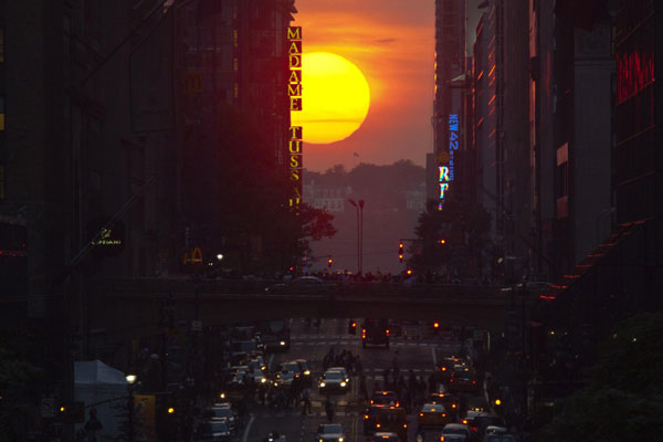 Biannual occurrence 'Manhattanhenge' in NYC