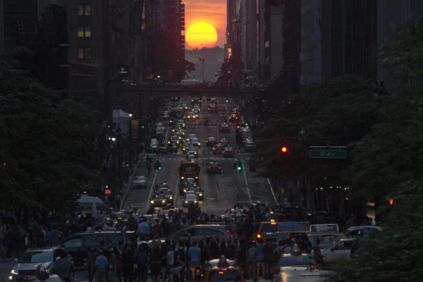 Biannual occurrence 'Manhattanhenge' in NYC