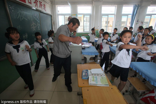 School teaches students self defense skills