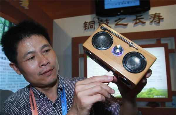 Bamboo-made electronic products at Beijing fair