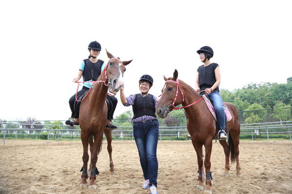 First batch granted master's in horse racing