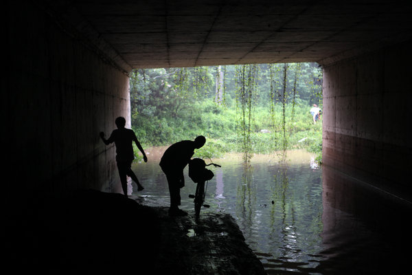 Heavy rain hits China