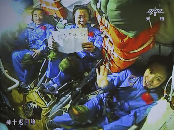 Astronauts extend festival greeting to people