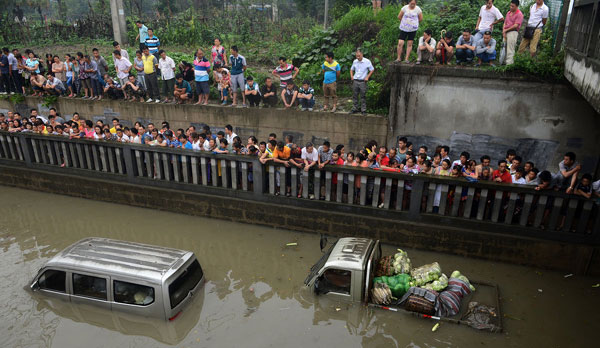 Heavy rainfall floods SW China city