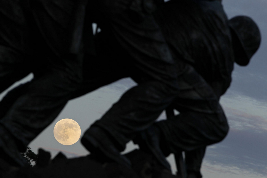 'Super moon' lights up night sky