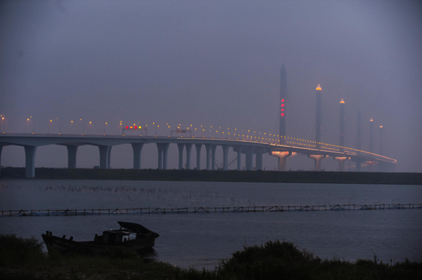 Longest cable bridge to open in E China