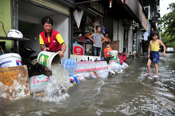 Heavy rain hits Central China