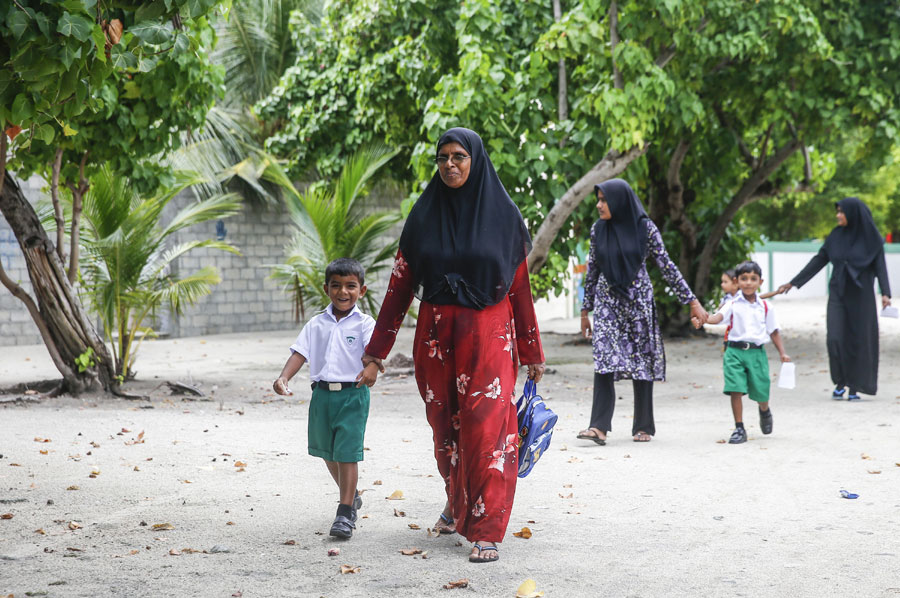 Hospital ship Peace Ark stops in Maldives