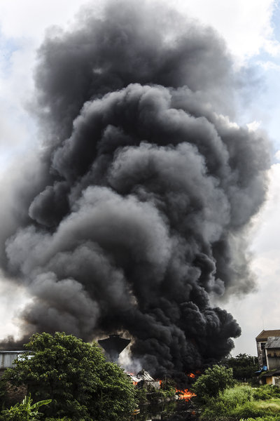 Fire in S China takes down food warehouses