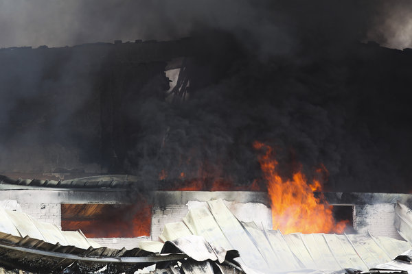 Fire in S China takes down food warehouses