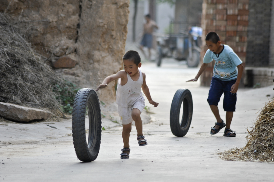 Who has more summer fun: Rural or urban kids?