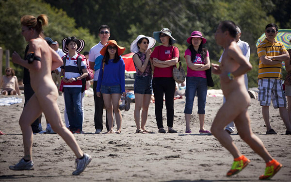 Participants run in the 17th annual Wreck Beach 5km Bare Buns Run on Wreck ...
