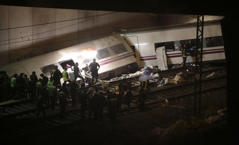 Train crash kills at least 78 in Spain