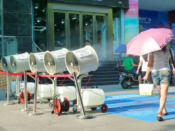 Cooling spray for shoppers in meltdown