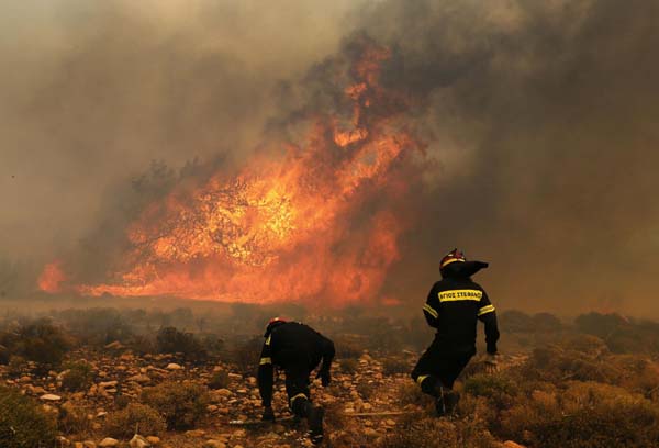 Forest fire rages in Athens[2]|chinadaily.com.cn