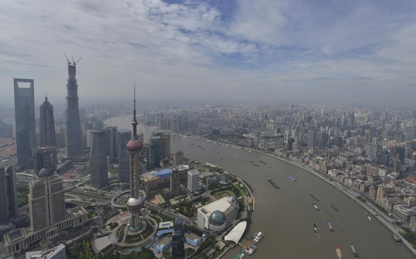 China's tallest skyscraper undergoes construction