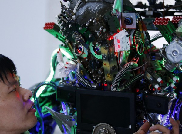 Inventor uses scrap to build robot[1]|chinadaily.c