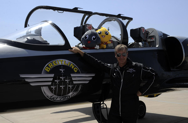 Famed aerobatic team to put on show in Xinjiang