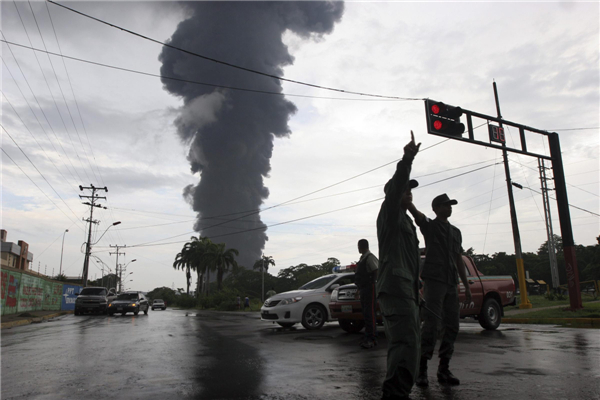 Lightning starts fire at Venezuela refinery