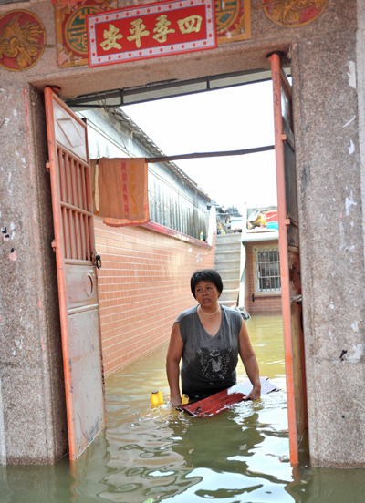 Rescue work begins following floods in S China