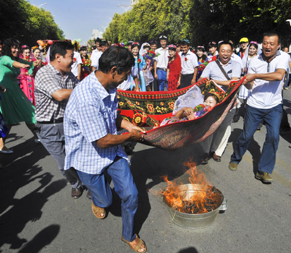 Group wedding ceremony held in NW China