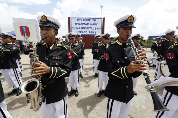 Chinese hospital ship Peace Ark arrives in Yangon