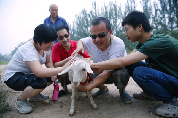 Blind people see the world in outdoor exercise