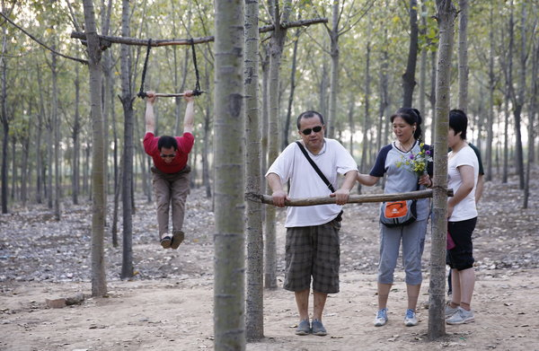 Blind people see the world in outdoor exercise
