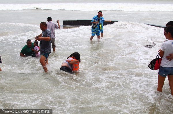 Typhoon Wutip barrels down in Sanya